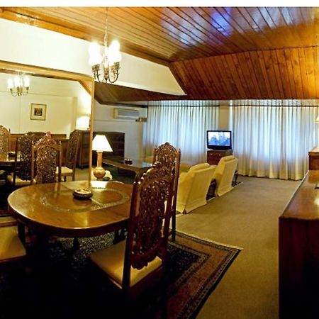 Hotel Broadway Сринагар Экстерьер фото